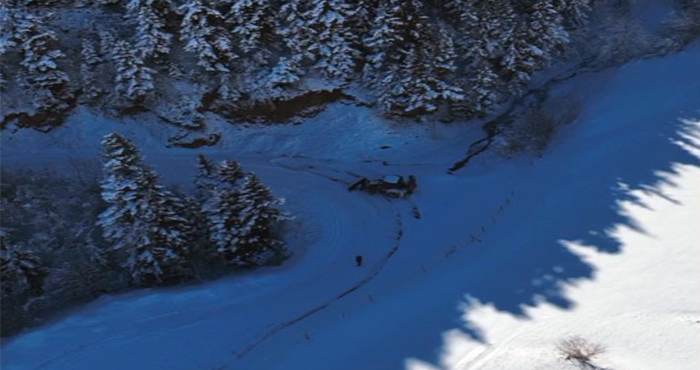Giresun’da yayla yollarındaki karla mücadele çalışmaları dronla görüntülendi
