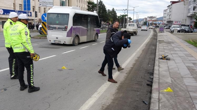 Ticari taksinin çarptığı 2 kadın ağır yaralandı
