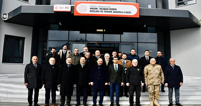 Hasan-Kezban Özbek Mesleki Ve Teknik Anadolu Lisesinde İncelemelerde bulundu