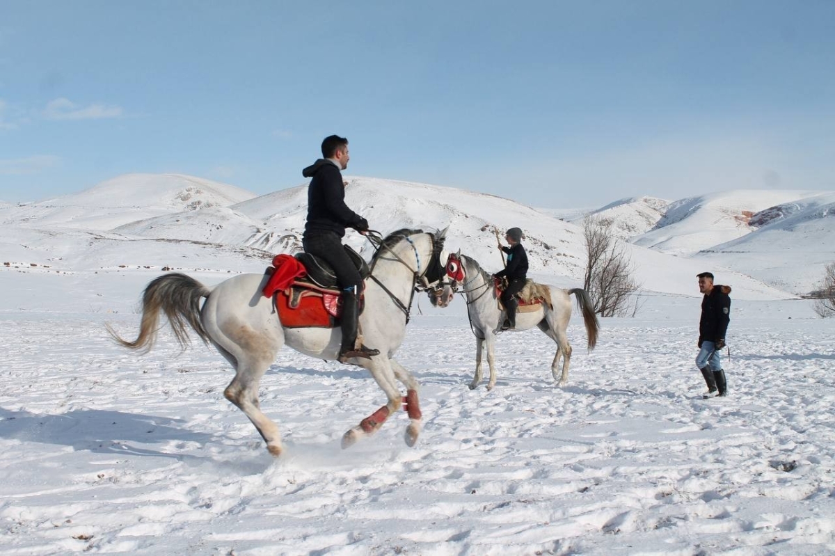 Asırlık gelenek cirit Erzincan ve Bayburt’ta yaşatılıyor
