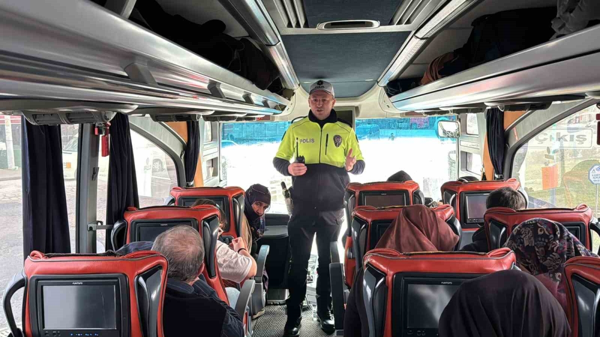 Şehirlerarası otobüslerde yolculara emniyet kemeri denetimi
