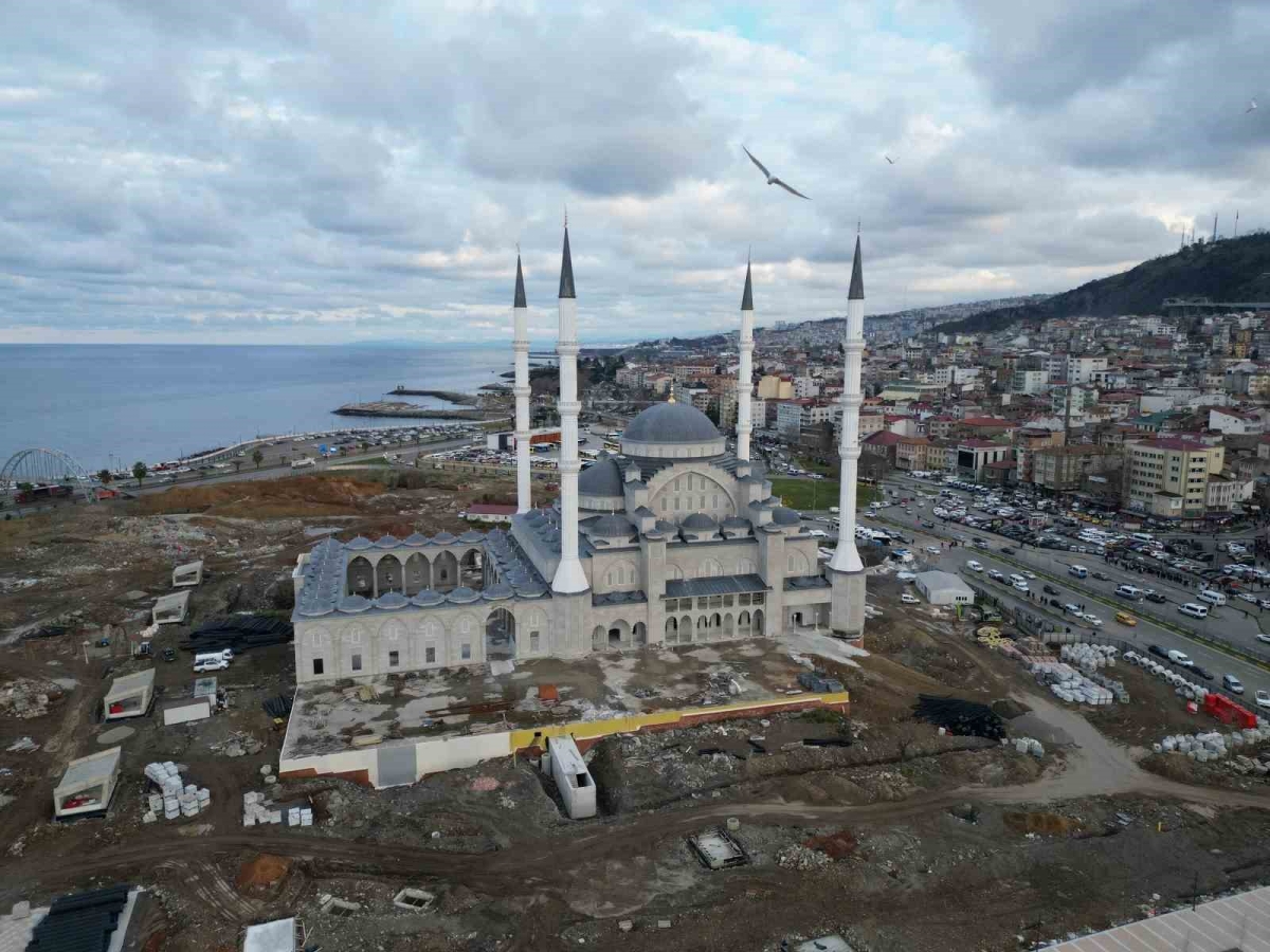 Doğu Karadeniz’in en büyük cami ve külliyesinin inşaatı sürüyor
