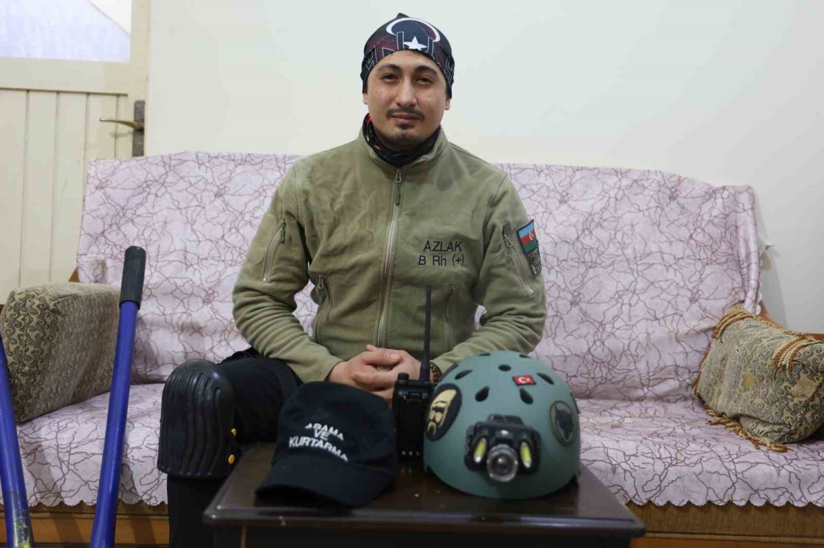 Ölüme namaz kılarken yakalanan genç kızı enkazdan çıkaran arama kurtarma görevlisi o anları unutamıyor
