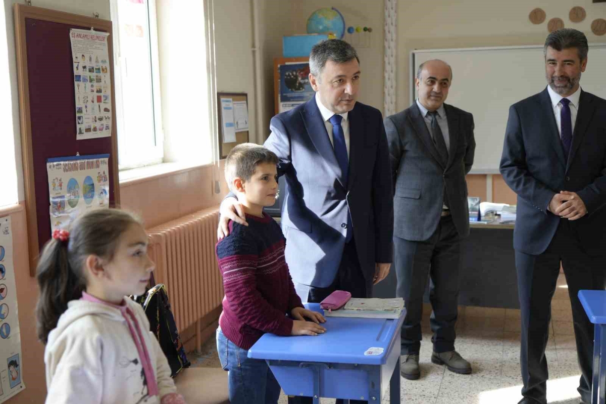Okulları gezdi, köy okulları için harekete geçti
