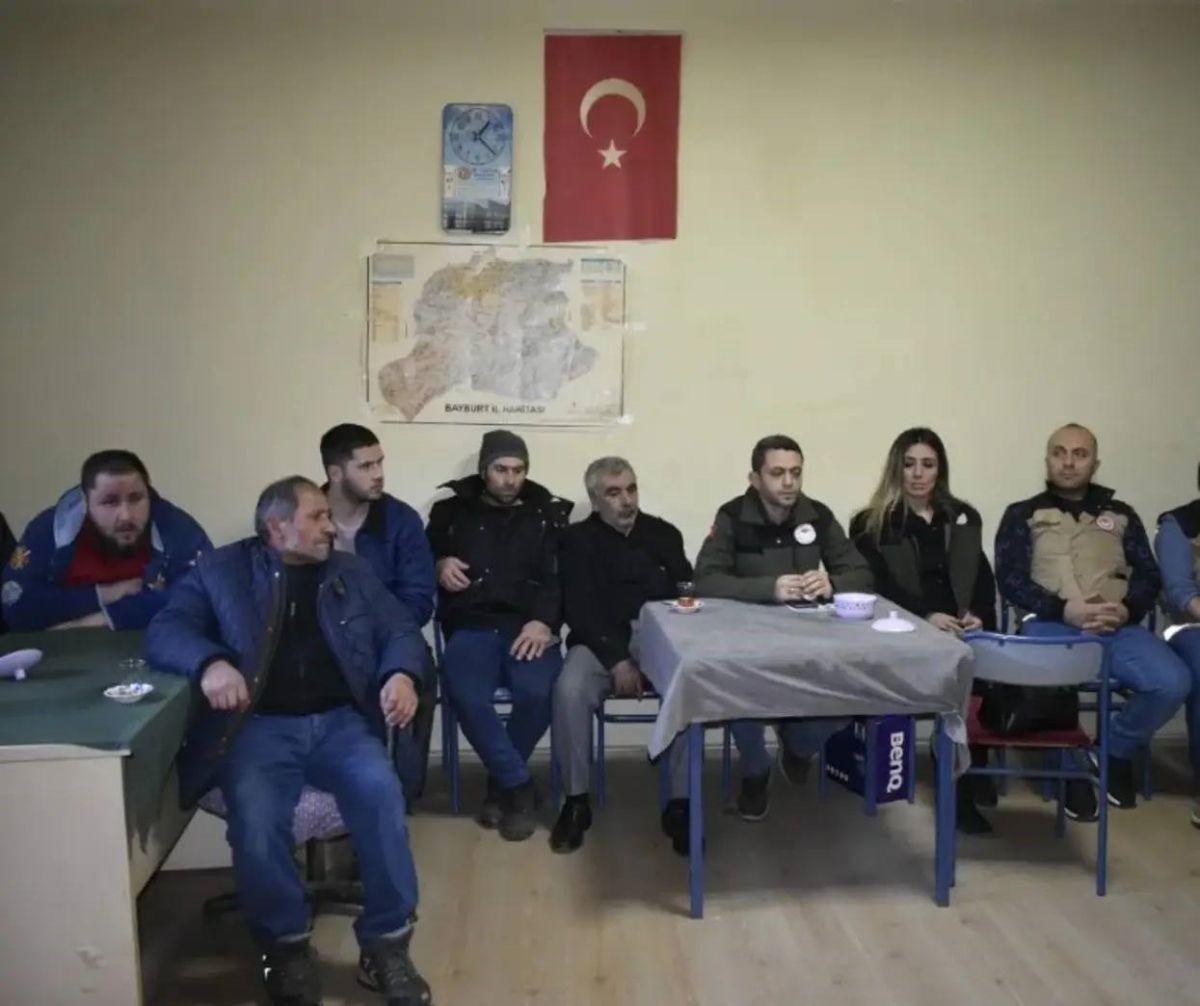 Bayburt’ta üreticilere ’Süt Hijyeni’ ve ’Sağım Hijyeni’ konularında bilgiler verildi
