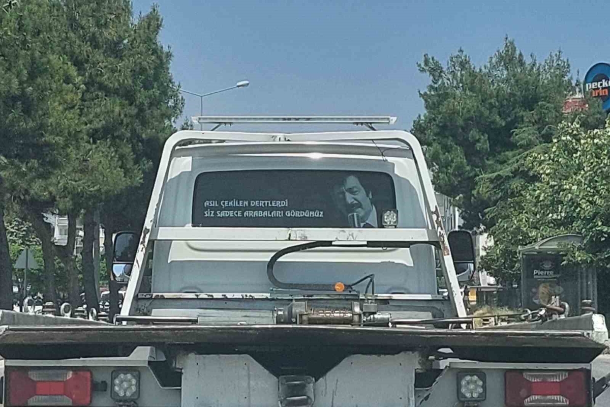 Trafikte dikkat çeken araba arkası yazılar
