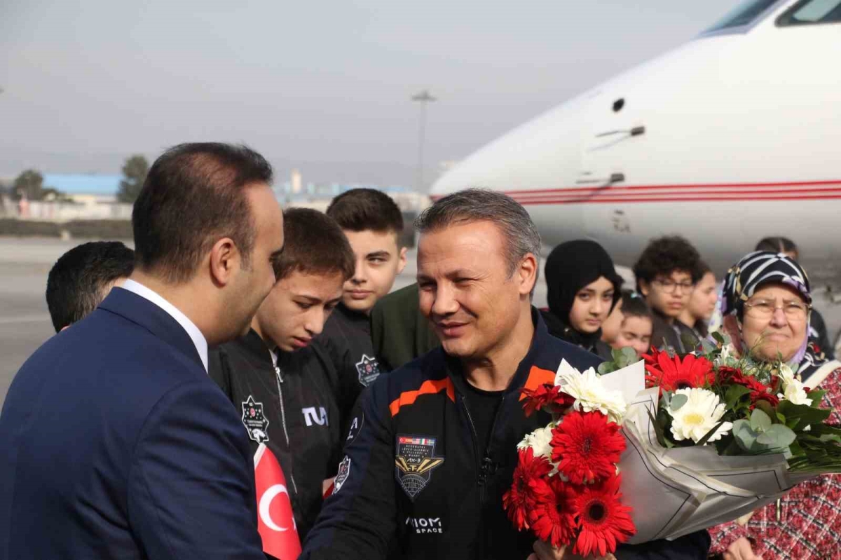 Türk Astronot Alper Gezeravcı yurda döndü
