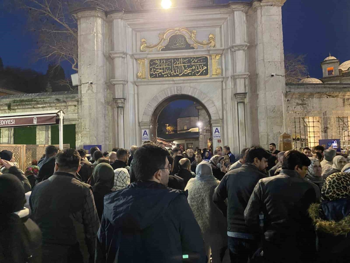 Berat Kandili’nde Eyüpsultan’a ziyaret
