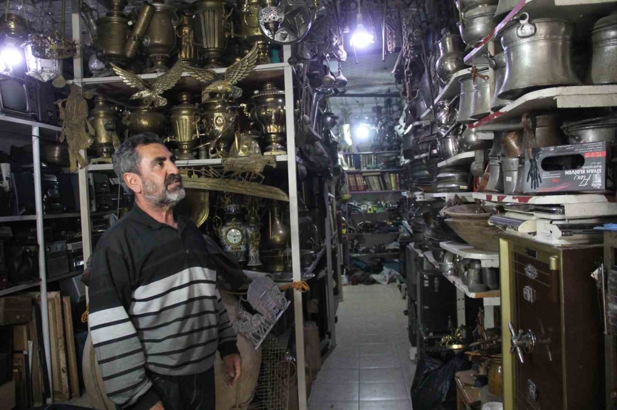 Antika tutkunu esnaf, biriktirdiği yüz binlerce eser ile müze açmak istiyor
