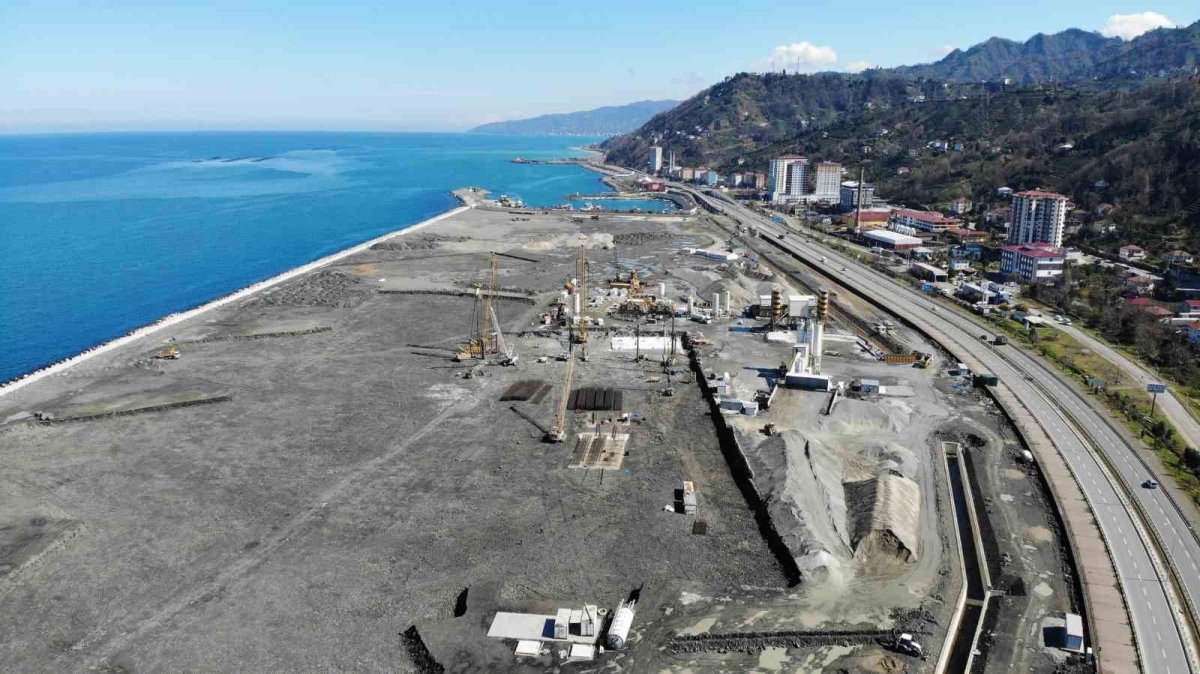 Rize Şehir Hastanesi’nin dolgu çalışmalarında sona gelindi
