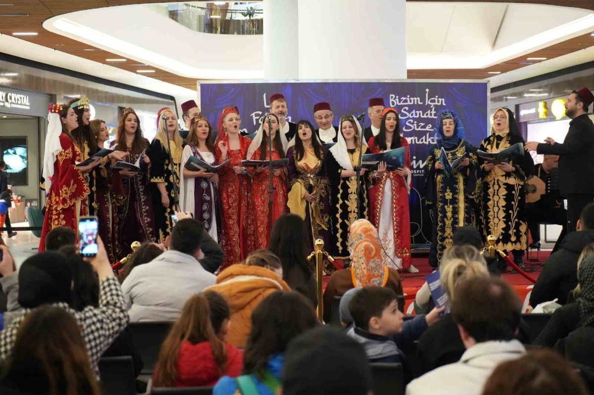 Sağlık çalışanlarından oluşan korodan ’Tıp Bayramı’na özel konser
