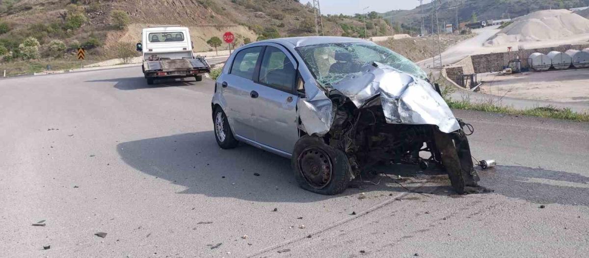 Giresunlu H.T Amasya’da kaza yaptığı otomobilinde can verdi
