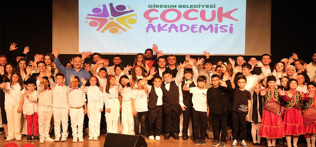 Çocuk Akademisi’nin Yıl Sonu Gösterisi Yapıldı