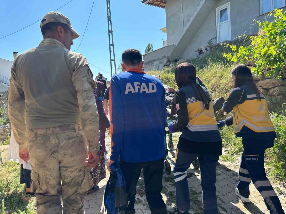 Kaybolan yaşlı adam akarsu kenarında bulundu
