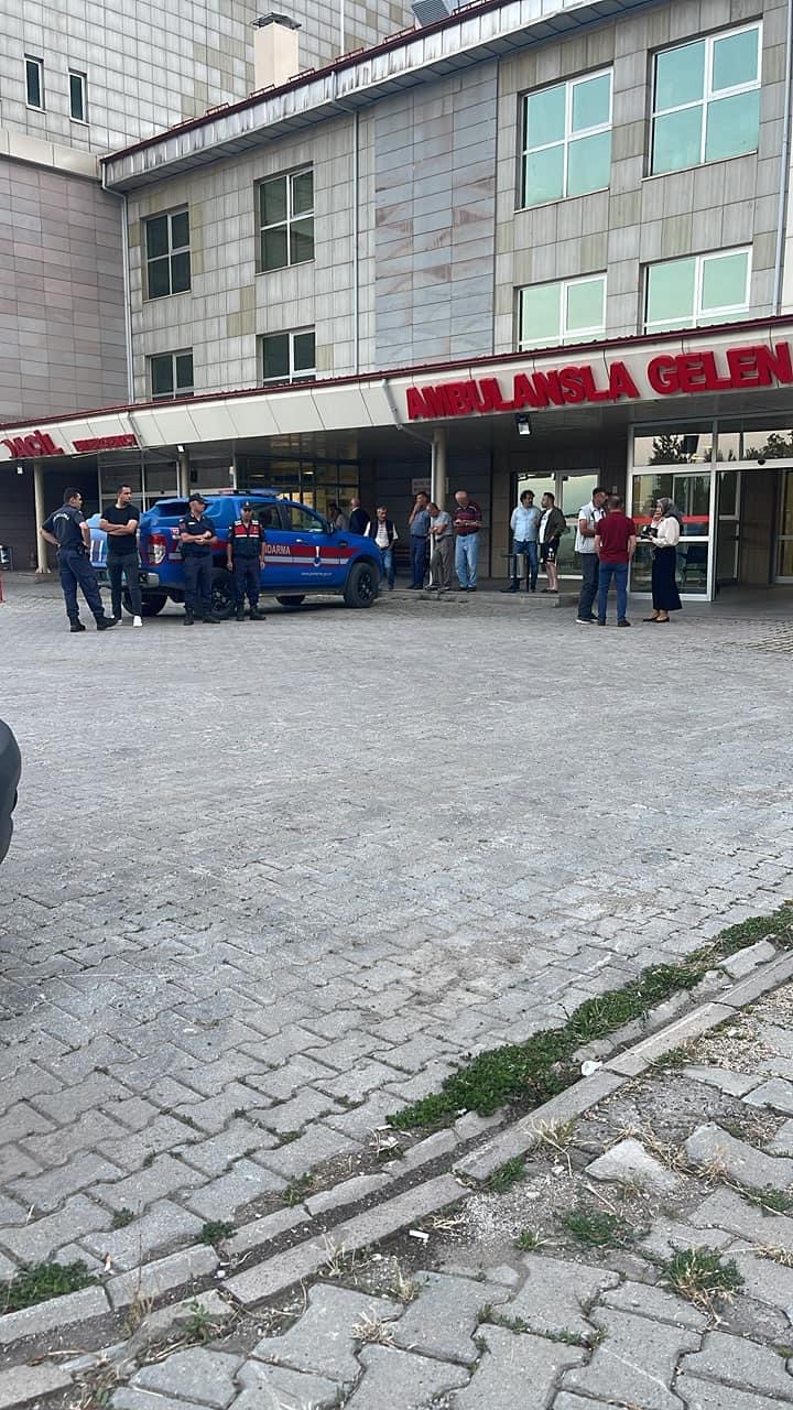 Şebinkarahisar’da  otomobil ile ticari minibüs çarpıştı:1 ölü, 4 yaralı
