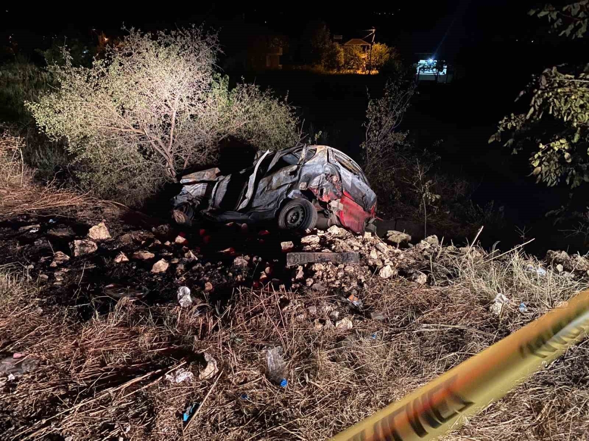 Erbaa’da otobüsle otomobilin çarpıştığı feci kaza 2 ölü, 2’si ağır 3 yaralı
