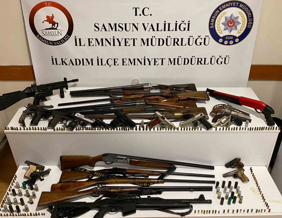 Samsun’da 2 evde çok sayıda silah ele geçirildi

