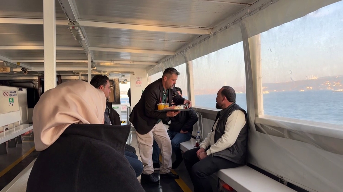 İstanbul Boğazı’nı her gün 3 defa turluyor
