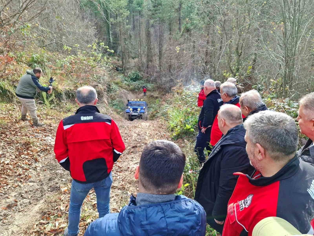 Doğada off-road ve trekking etkinliği
