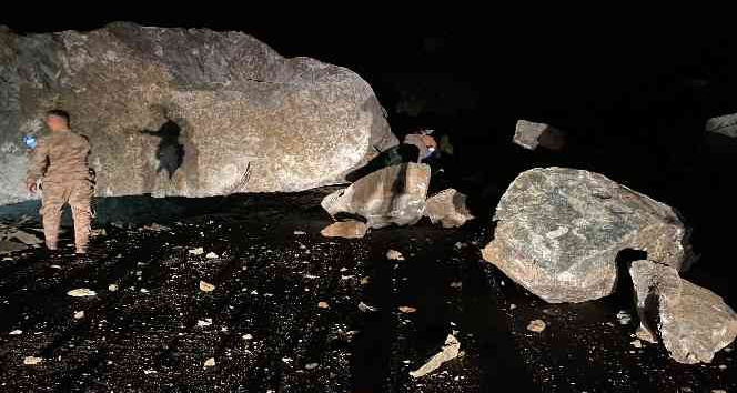 Giresun'da heyelan sonucu karayolu ulaşıma kapandı
