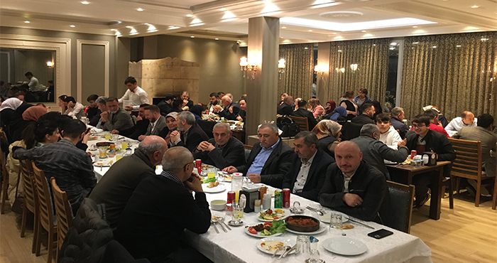 İş insanı Ömer Kılıç düzenlediği iftar sofrasında hemşehrileriyle bir araya geldi
