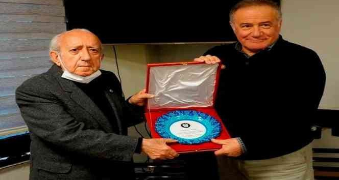 Enver Yücel'e Giresun turizmine yaptığı yatırımlar nedeniyle plaket