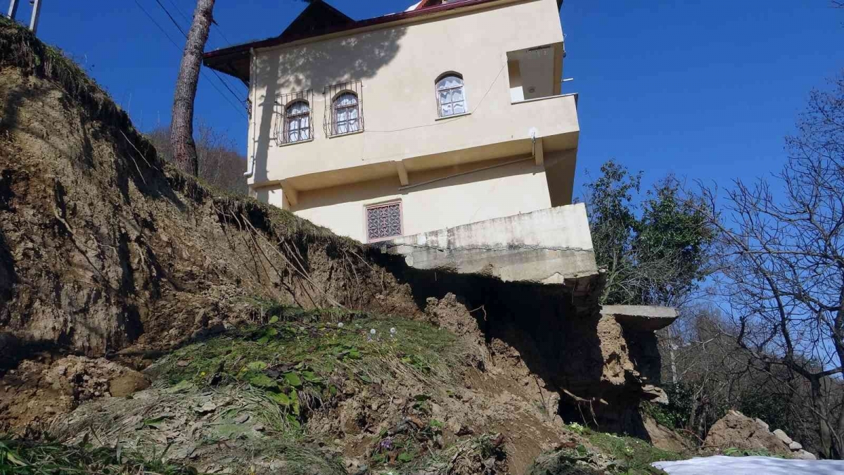 Giresun’da heyelan nedeniyle köylüler tedirgin
