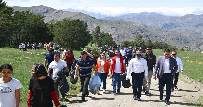 Çevre Haftasında Doruklar Mevkiinde Çevre Temizliği Yapıldı