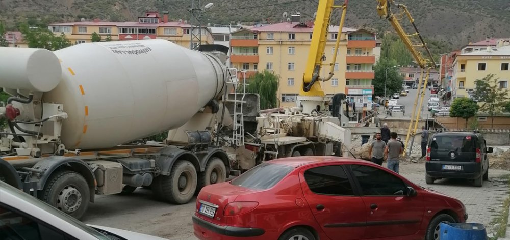Çamoluk’ta köprü inşaatı devam ediyor