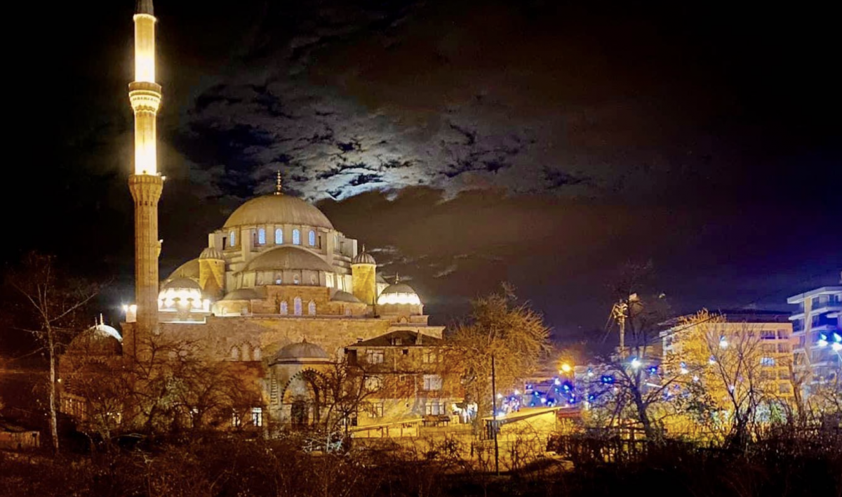 Bulancak Sarayburnu Camii görenleri hayran bırakıyor