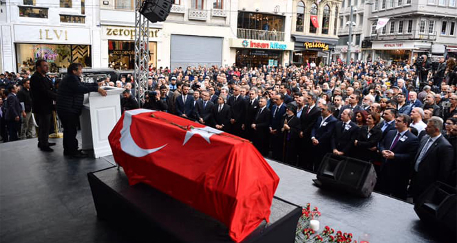 Ara Güler Türk Bayrağı İle Uğurlandı