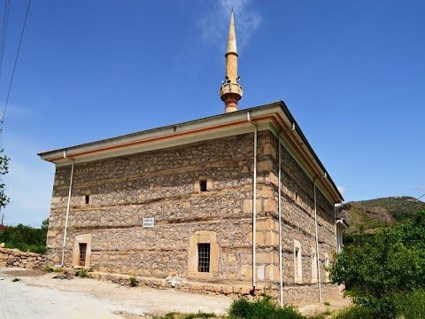 Tarihi Bektaşbey Camii ahşap sütunları ve süslemeleri...